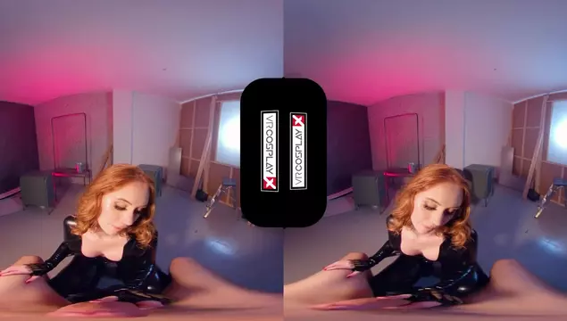VRコスプレポルノ ブラックウィドウが硬いチンポに飛び乗る