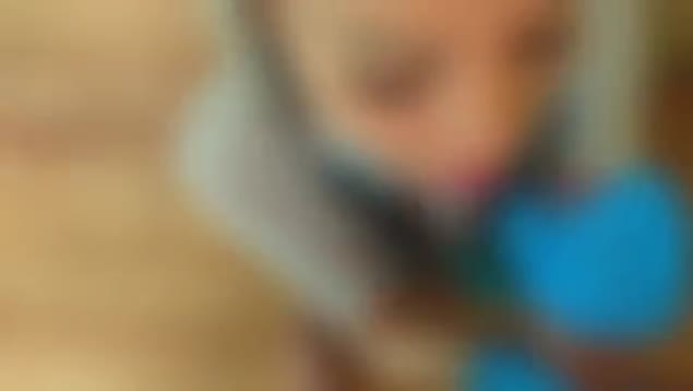 隔離中のセックスビデオ。看護師が患者のチンポをしゃぶることにした